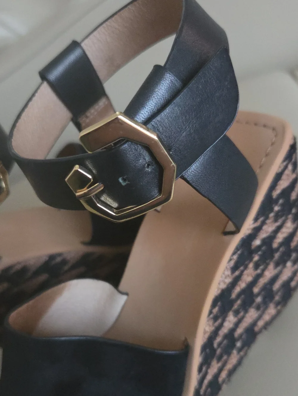 Louise et Cie stylish platform